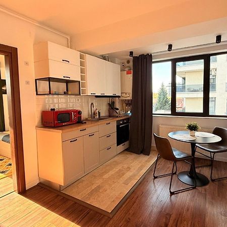 Cozy Apartment With Self Check-In Near Promenada Mall And Verdi Park Bukarest Exteriör bild