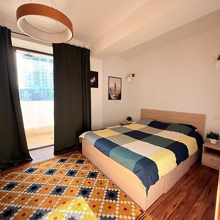Cozy Apartment With Self Check-In Near Promenada Mall And Verdi Park Bukarest Exteriör bild