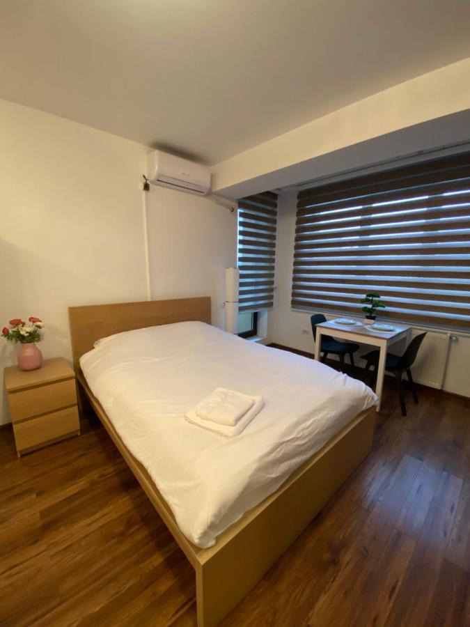 Cozy Apartment With Self Check-In Near Promenada Mall And Verdi Park Bukarest Exteriör bild