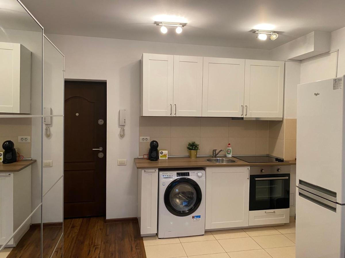 Cozy Apartment With Self Check-In Near Promenada Mall And Verdi Park Bukarest Exteriör bild