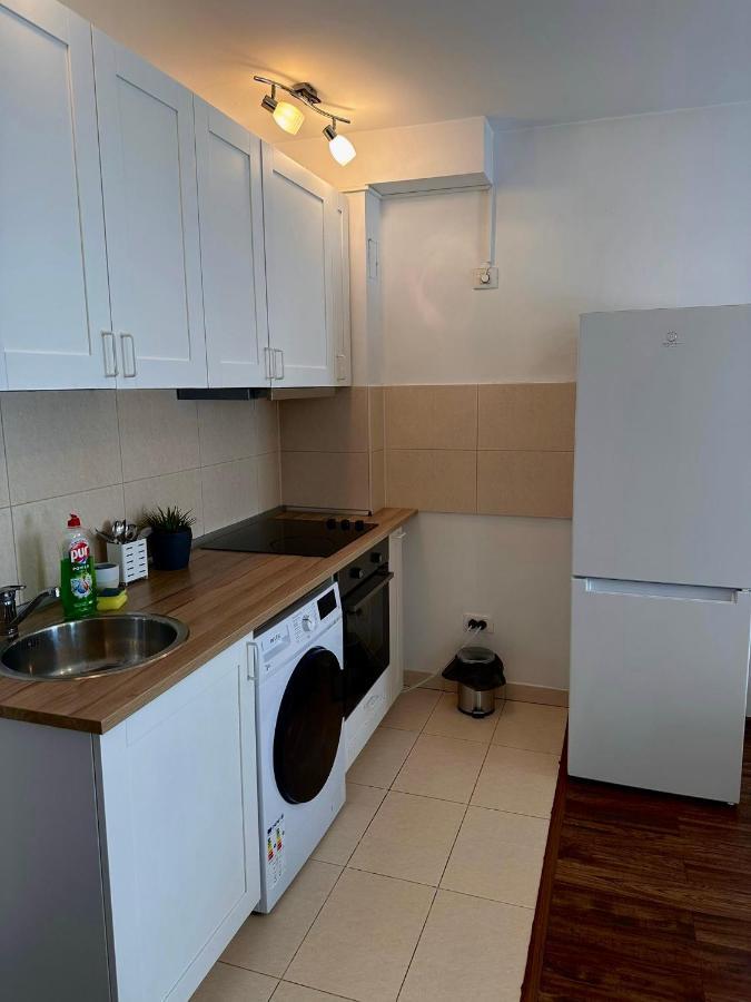 Cozy Apartment With Self Check-In Near Promenada Mall And Verdi Park Bukarest Exteriör bild