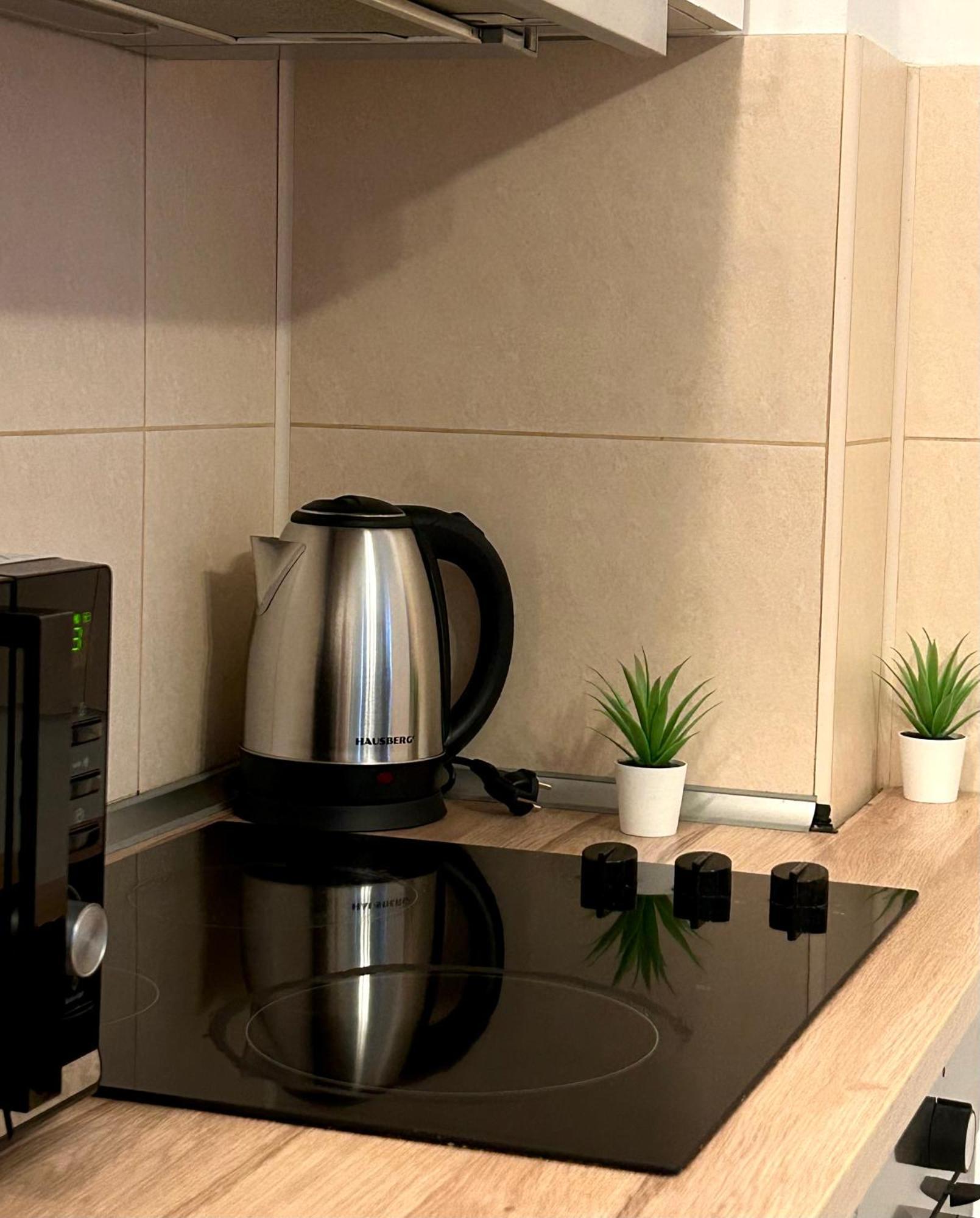 Cozy Apartment With Self Check-In Near Promenada Mall And Verdi Park Bukarest Exteriör bild