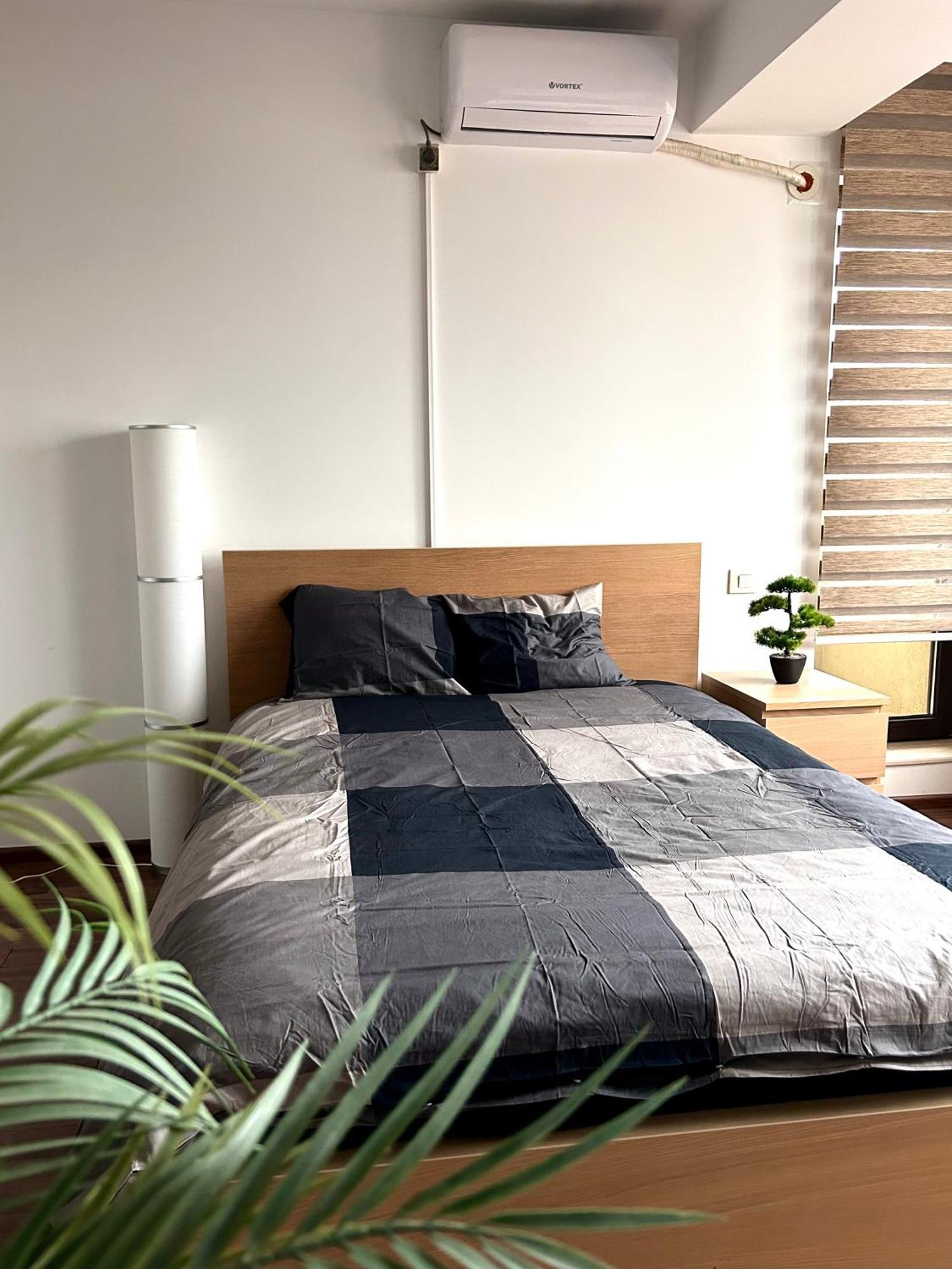Cozy Apartment With Self Check-In Near Promenada Mall And Verdi Park Bukarest Exteriör bild