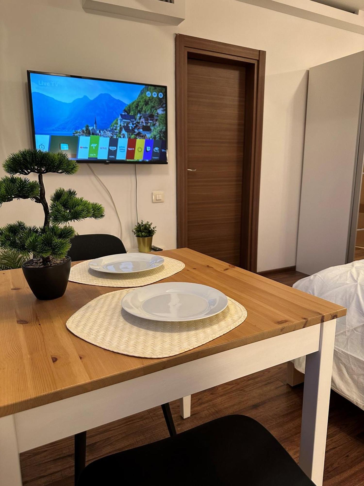Cozy Apartment With Self Check-In Near Promenada Mall And Verdi Park Bukarest Exteriör bild