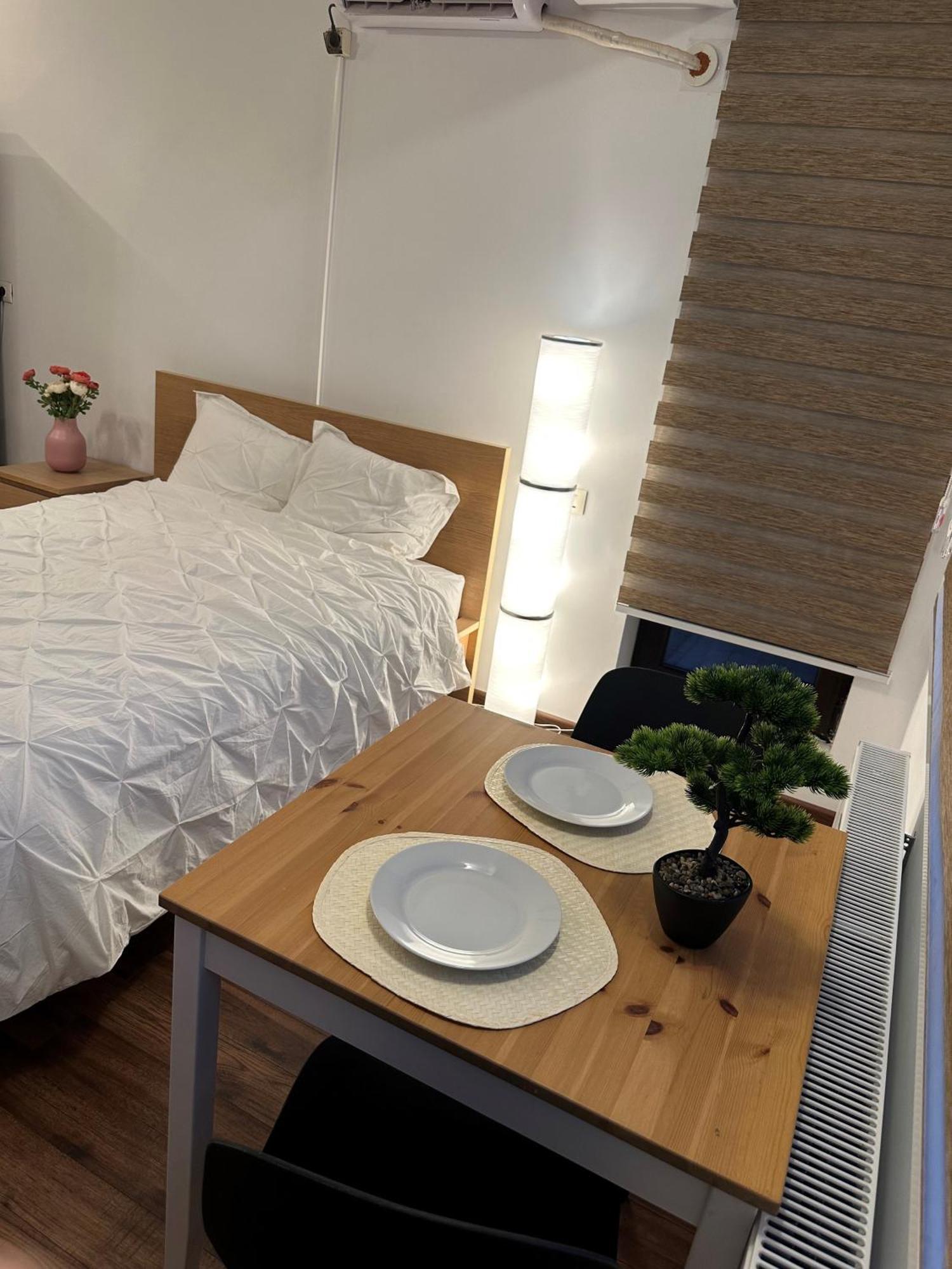 Cozy Apartment With Self Check-In Near Promenada Mall And Verdi Park Bukarest Exteriör bild