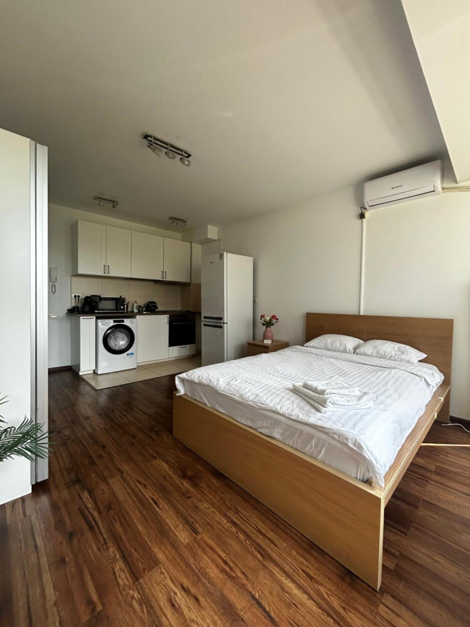 Cozy Apartment With Self Check-In Near Promenada Mall And Verdi Park Bukarest Exteriör bild