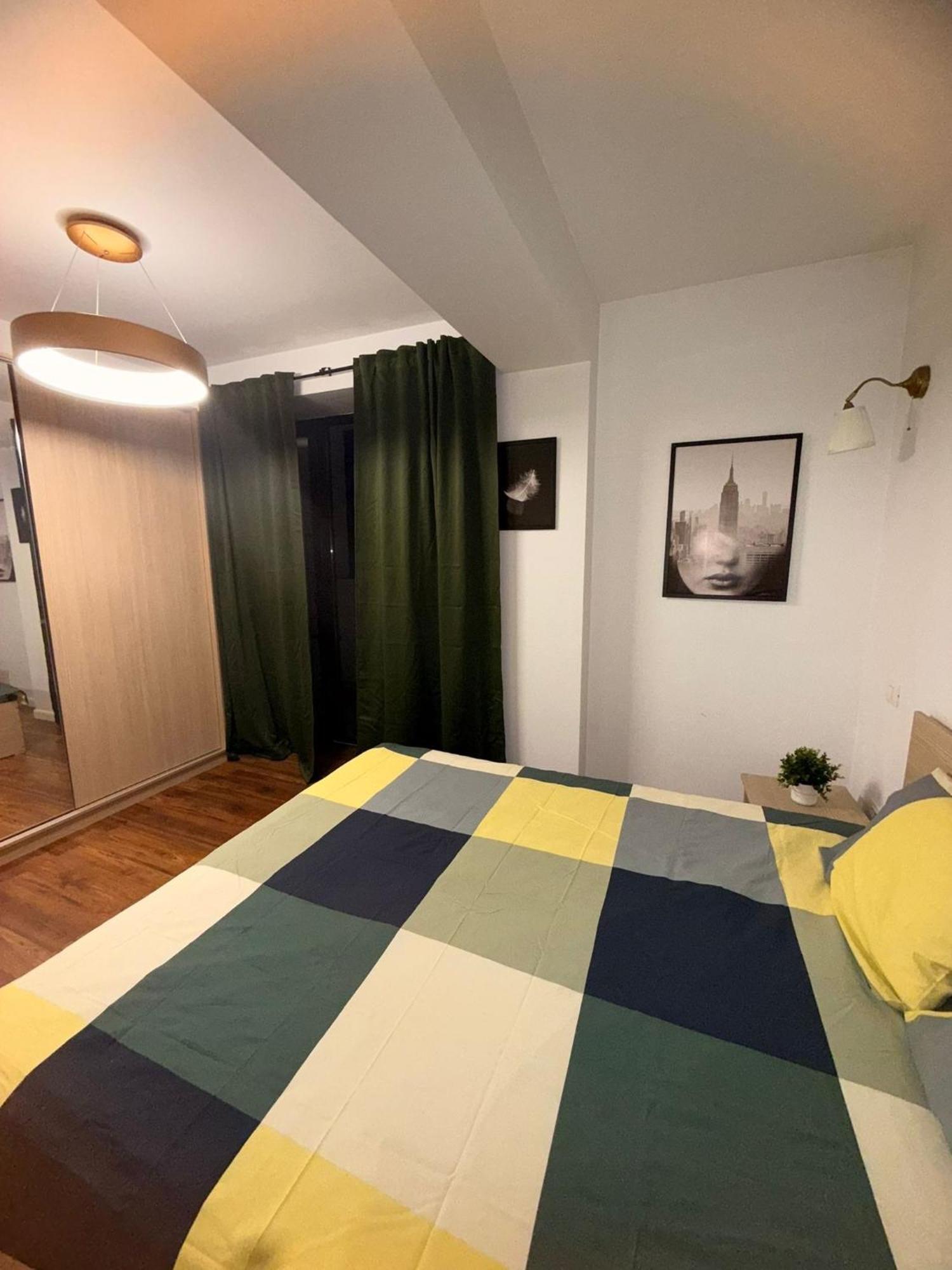 Cozy Apartment With Self Check-In Near Promenada Mall And Verdi Park Bukarest Exteriör bild