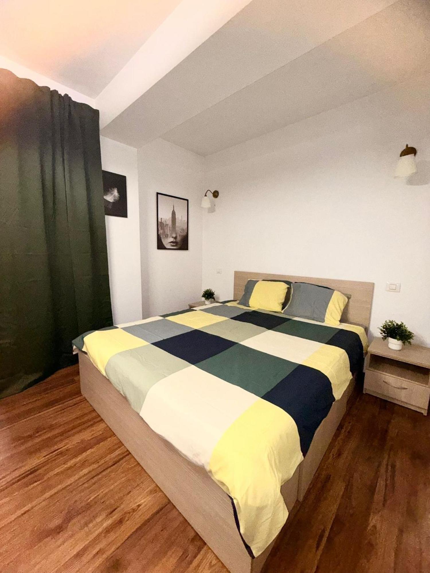 Cozy Apartment With Self Check-In Near Promenada Mall And Verdi Park Bukarest Exteriör bild