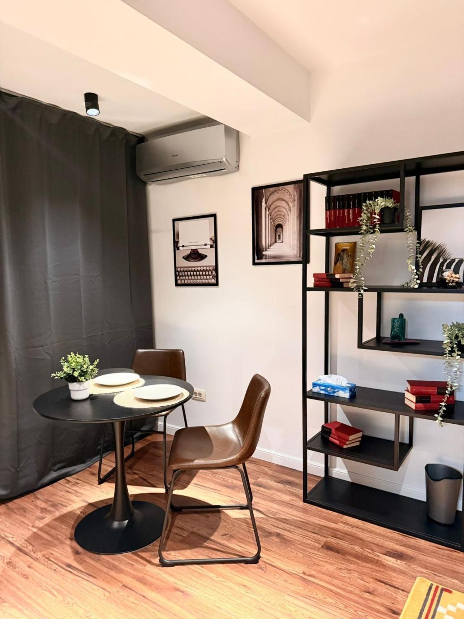 Cozy Apartment With Self Check-In Near Promenada Mall And Verdi Park Bukarest Exteriör bild