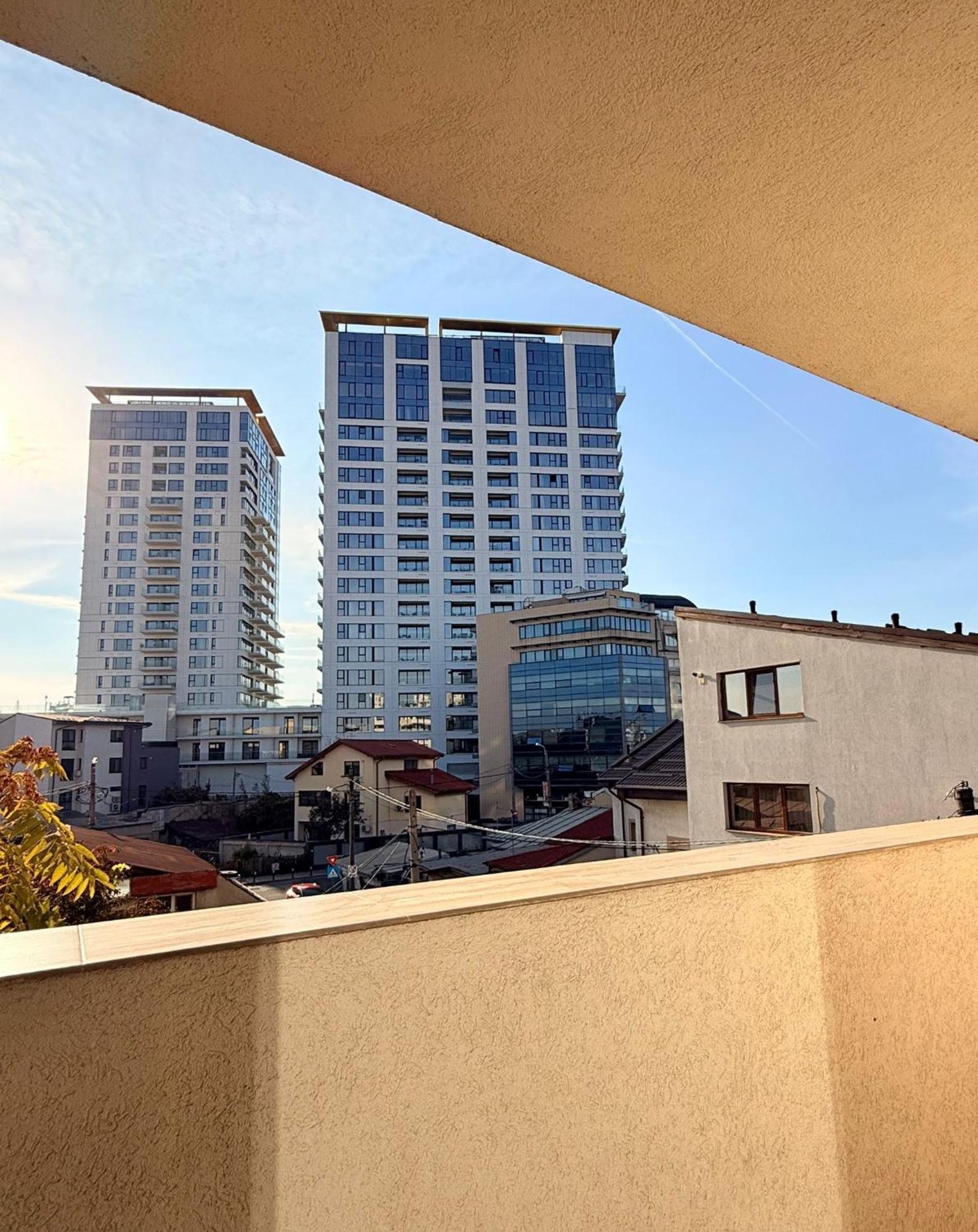 Cozy Apartment With Self Check-In Near Promenada Mall And Verdi Park Bukarest Exteriör bild